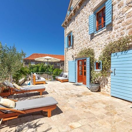 Villa Vicina Heritage Villa For 9,Milna - Close To Restaurants And Shops المظهر الخارجي الصورة