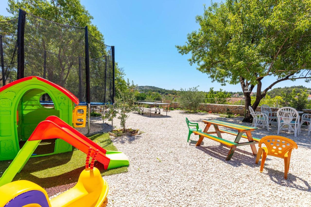 Villa Vicina Heritage Villa For 9,Milna - Close To Restaurants And Shops المظهر الخارجي الصورة