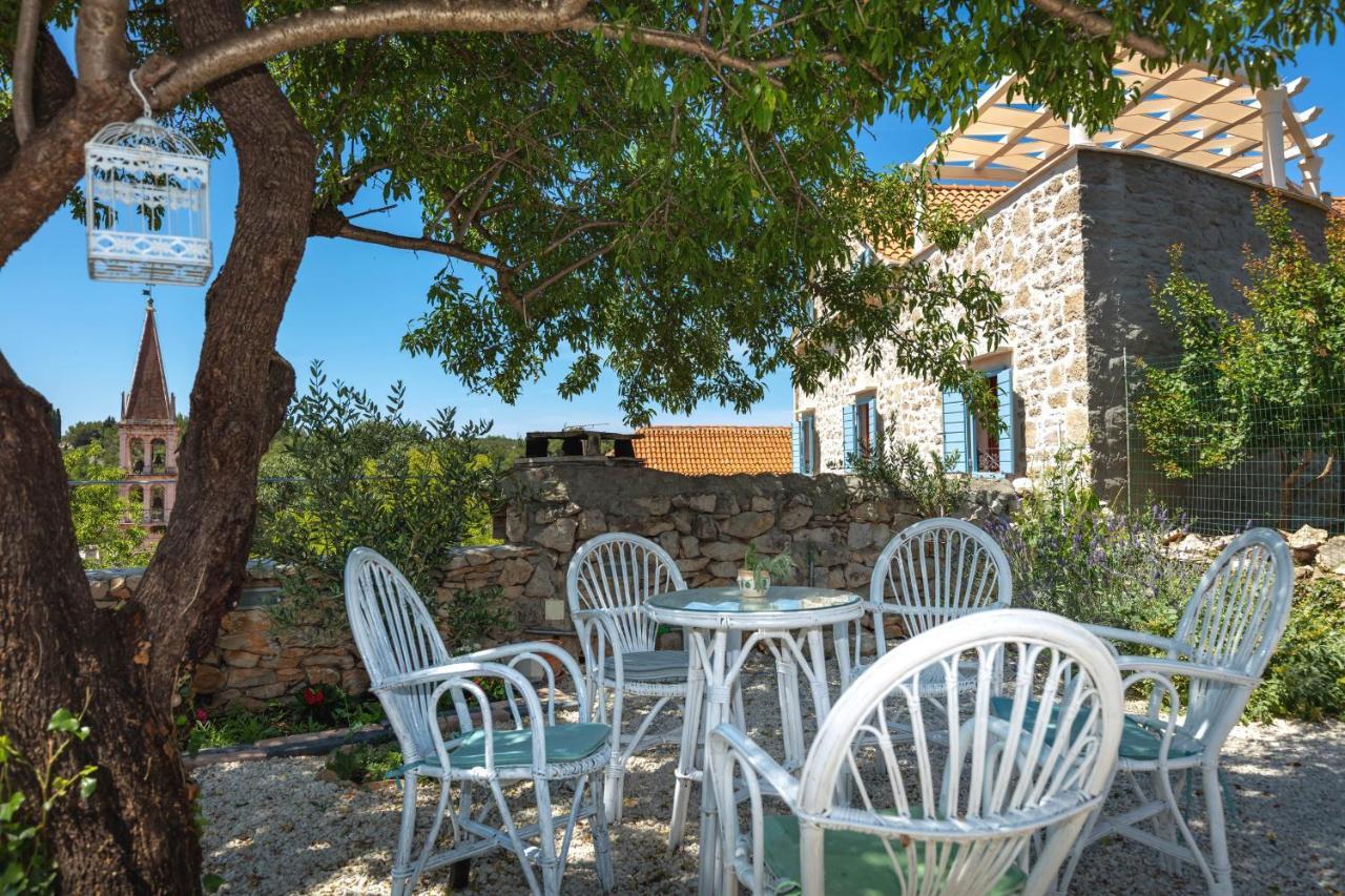 Villa Vicina Heritage Villa For 9,Milna - Close To Restaurants And Shops المظهر الخارجي الصورة