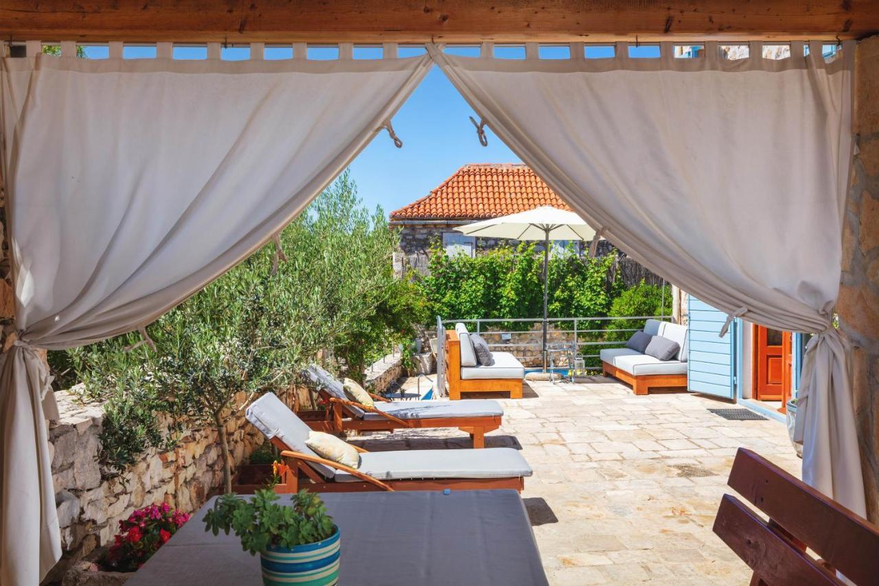 Villa Vicina Heritage Villa For 9,Milna - Close To Restaurants And Shops المظهر الخارجي الصورة