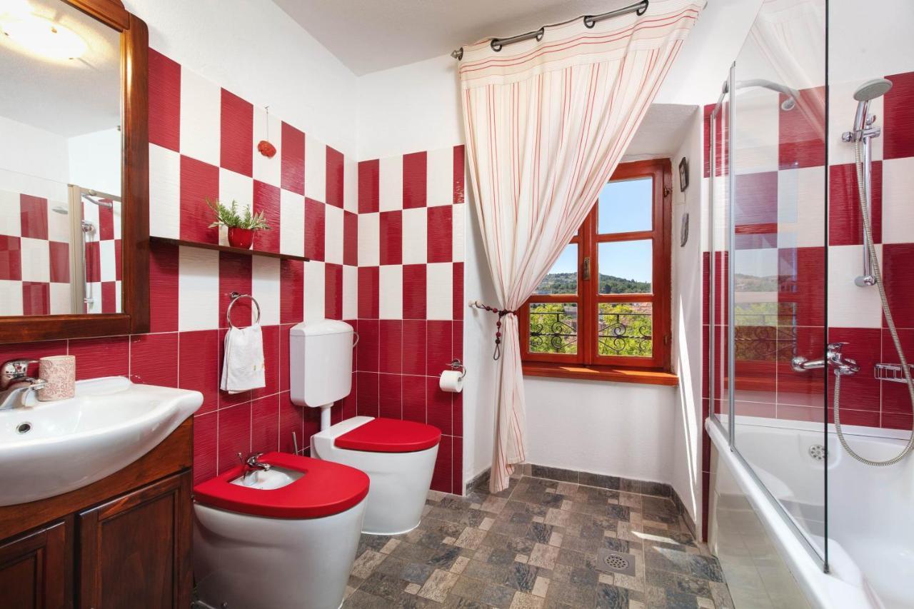 Villa Vicina Heritage Villa For 9,Milna - Close To Restaurants And Shops المظهر الخارجي الصورة