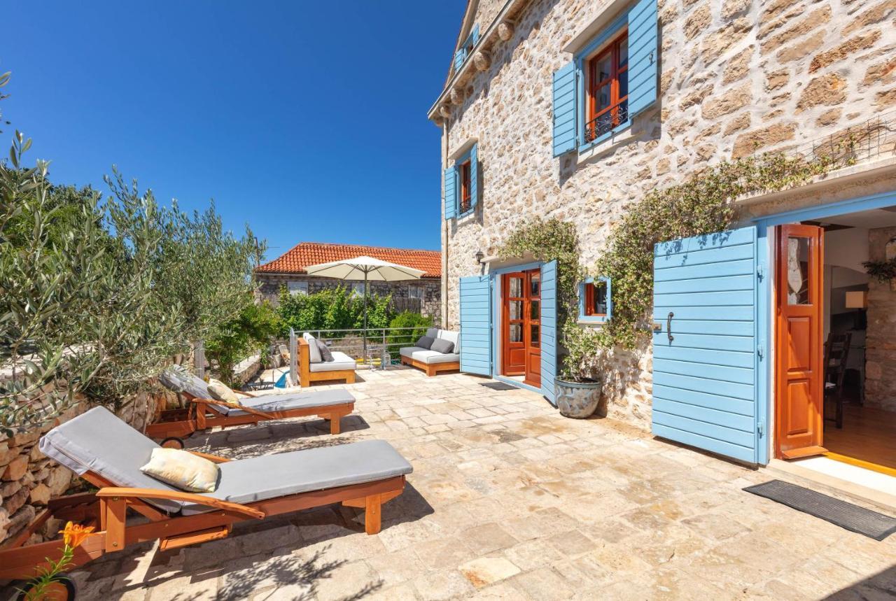Villa Vicina Heritage Villa For 9,Milna - Close To Restaurants And Shops المظهر الخارجي الصورة