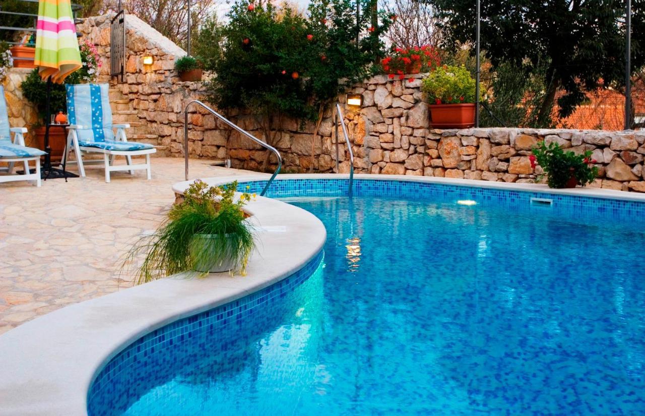 Villa Vicina Heritage Villa For 9,Milna - Close To Restaurants And Shops المظهر الخارجي الصورة