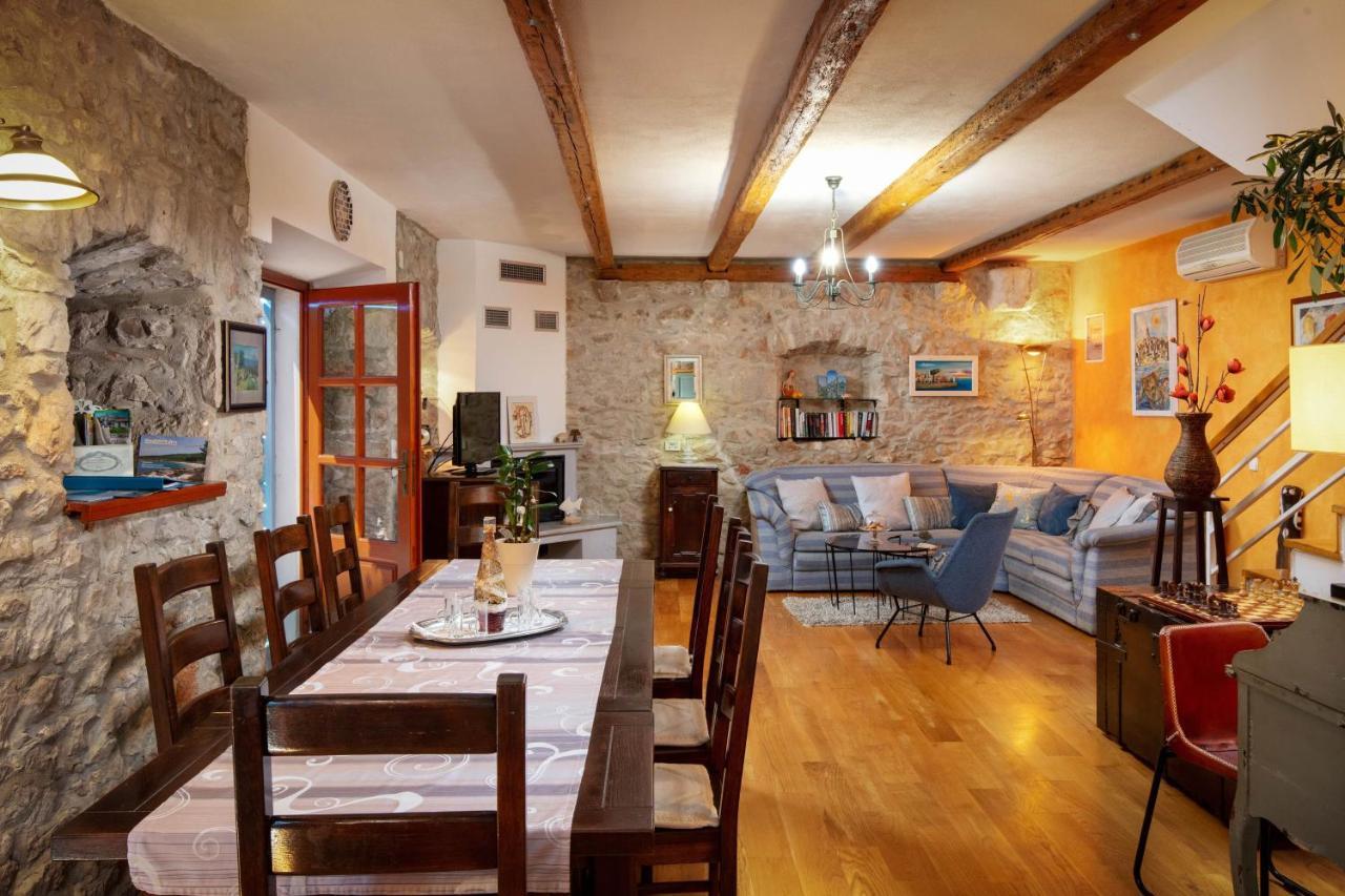 Villa Vicina Heritage Villa For 9,Milna - Close To Restaurants And Shops المظهر الخارجي الصورة