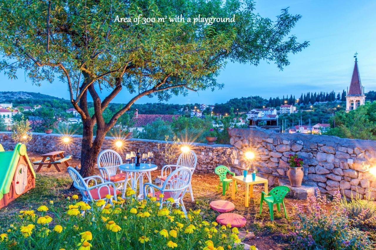 Villa Vicina Heritage Villa For 9,Milna - Close To Restaurants And Shops المظهر الخارجي الصورة