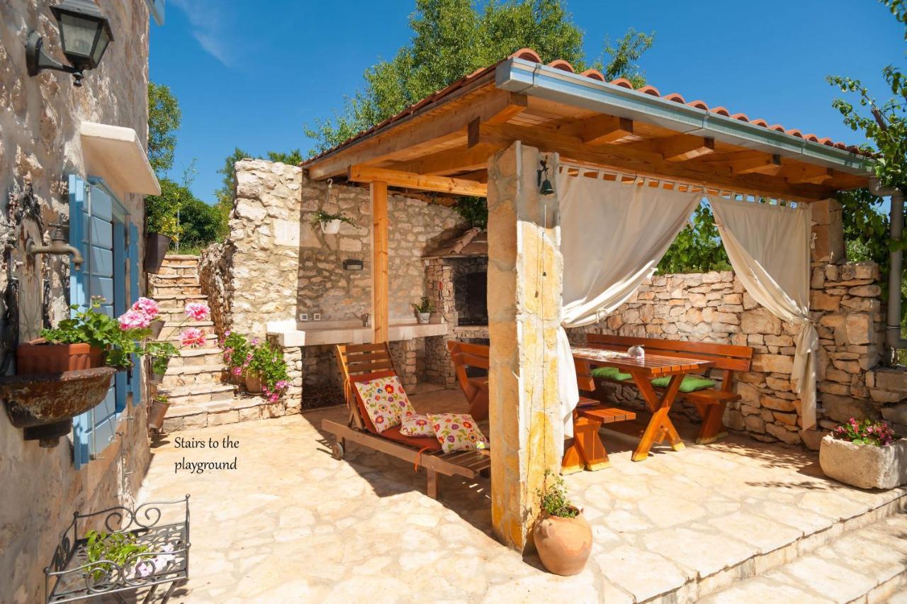 Villa Vicina Heritage Villa For 9,Milna - Close To Restaurants And Shops المظهر الخارجي الصورة