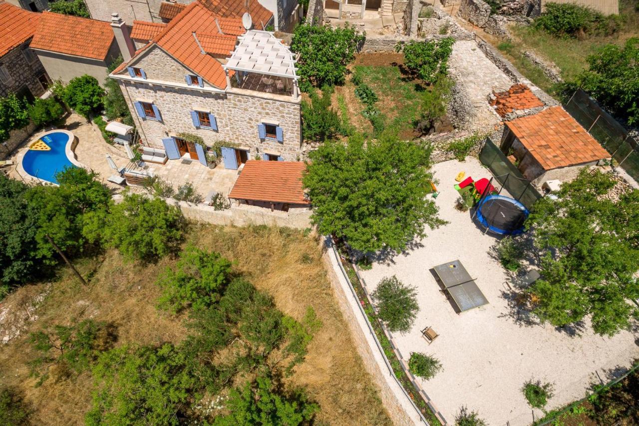Villa Vicina Heritage Villa For 9,Milna - Close To Restaurants And Shops المظهر الخارجي الصورة