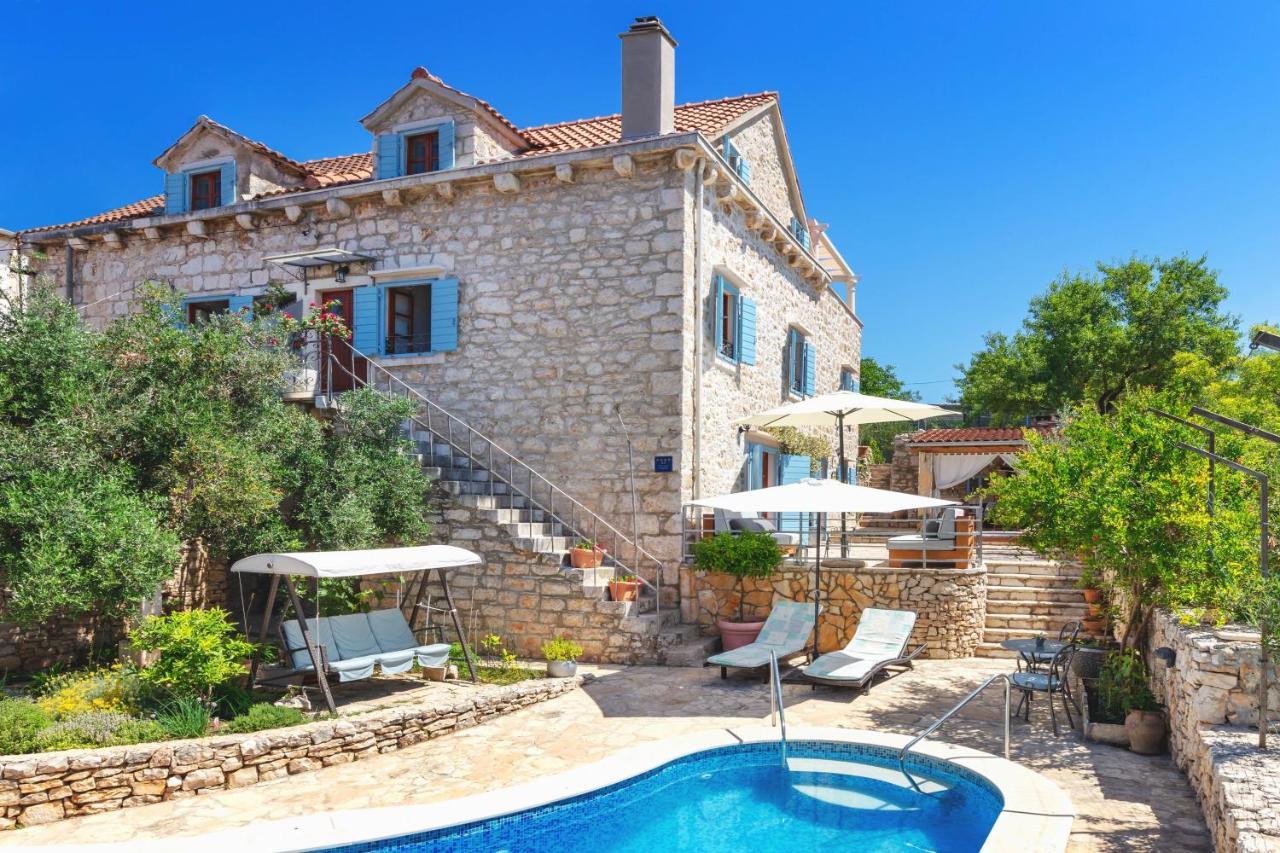 Villa Vicina Heritage Villa For 9,Milna - Close To Restaurants And Shops المظهر الخارجي الصورة